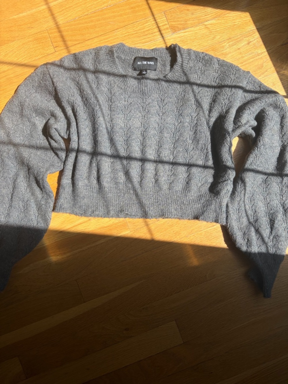🌸 Gray Cropped Crewneck Sweater